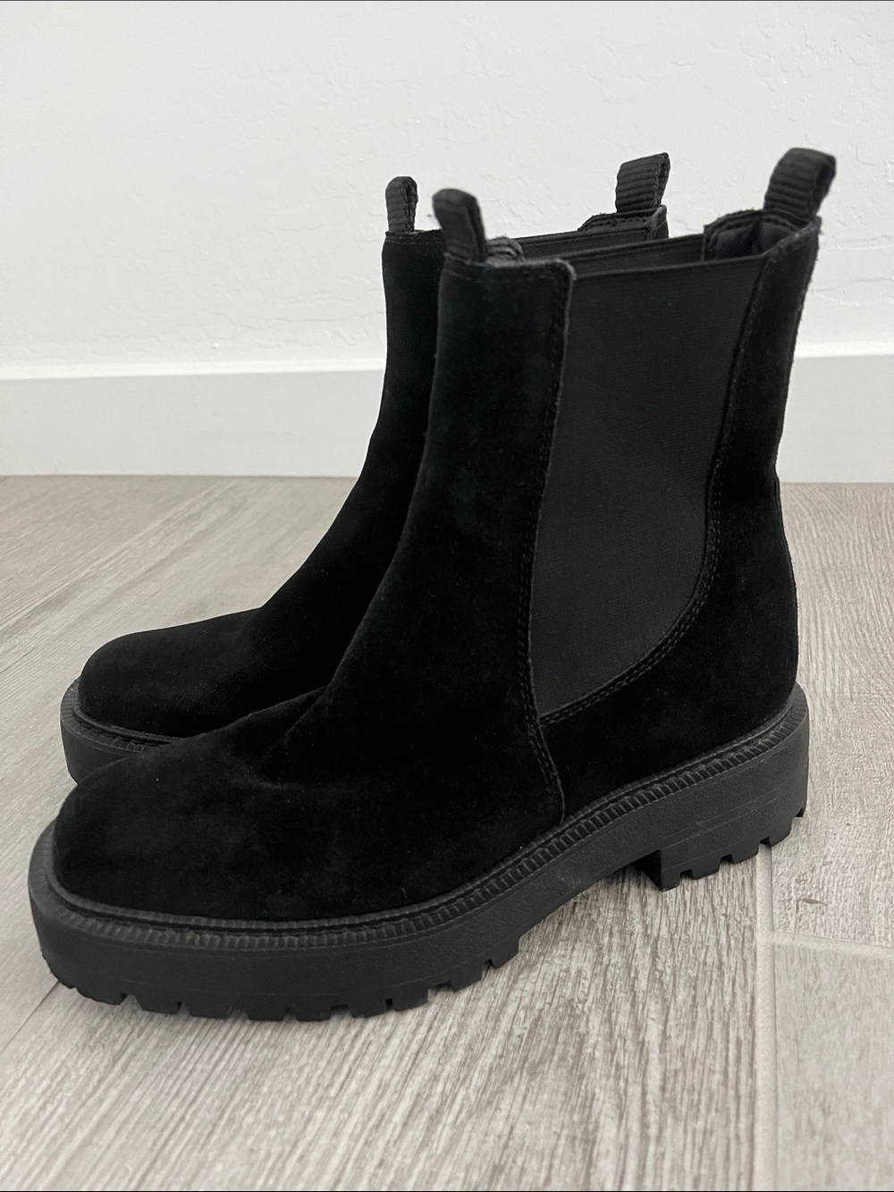 Sam Edelman Black Suede Chelsea Lug Boots Size 7.5